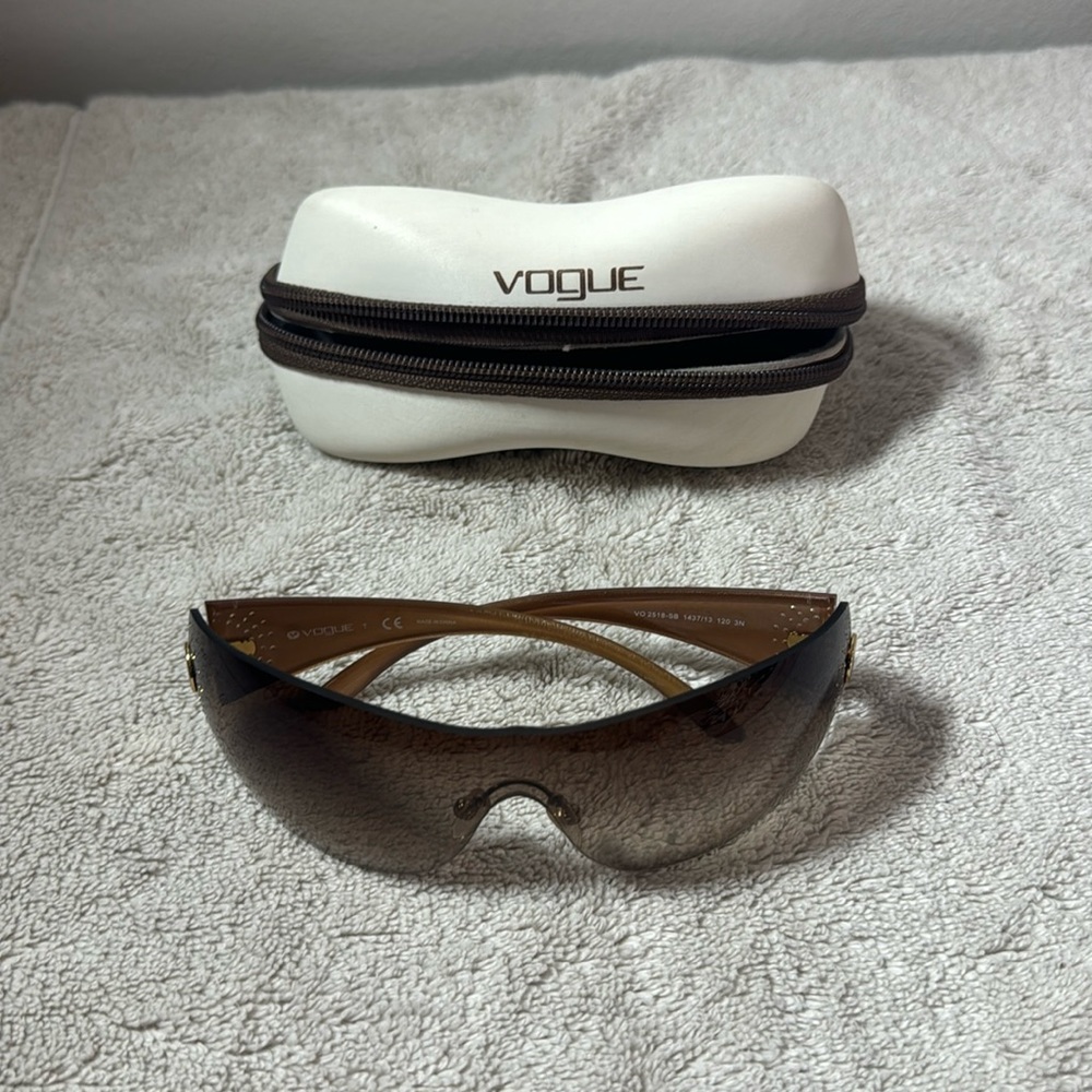 Vogue Sunglasses and Case like New